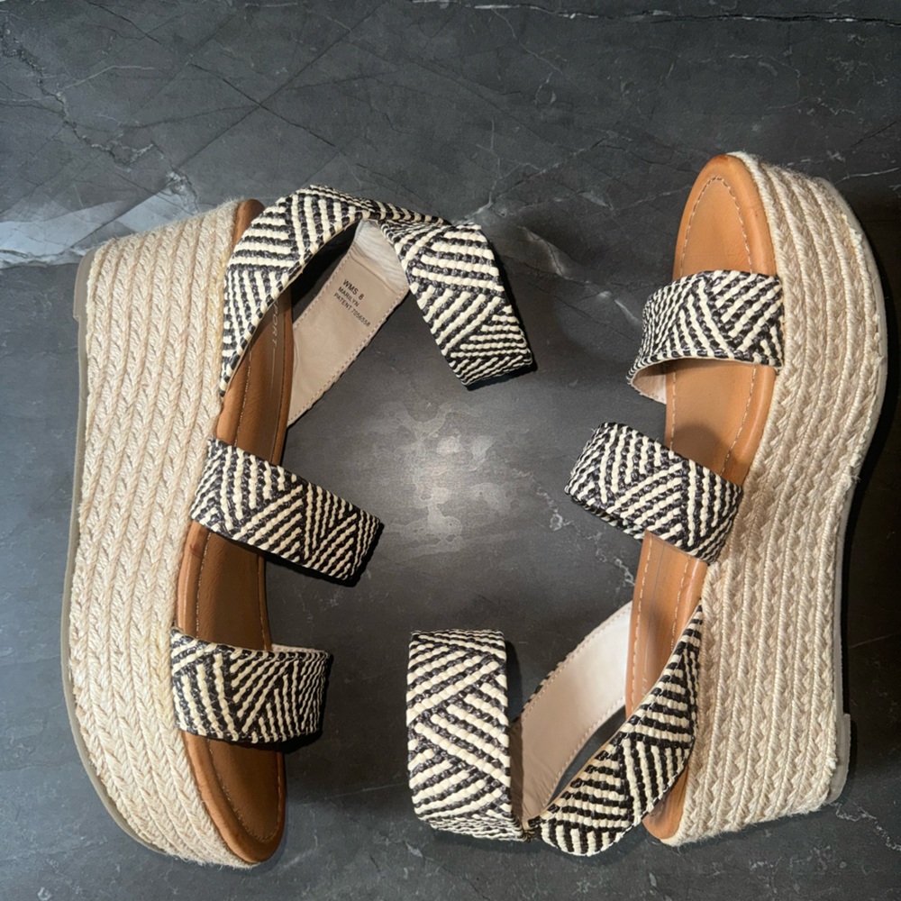 NWOT SANDALS ☀️ - Picture 4 of 5